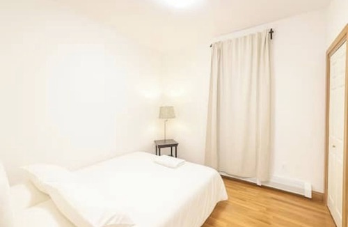Jersey City Apartment | Velvet Winter Skyline | Boho 2BR 15 Min To NYC