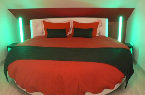 Saint-Laurent-la-Roche Bed & Breakfast | Venetian room