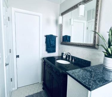 Venice Gardens House | Venice Oasis Beach Ready Retreat