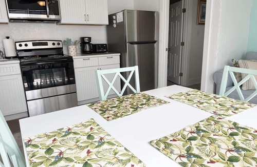 Golden Beach Apartment | Venice Villas 1BR – Beachside Pool Escape