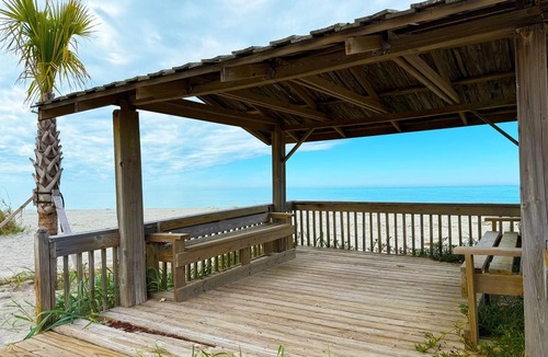 Golden Beach Apartment | Venice Villas 1BR – Beachside Pool Escape
