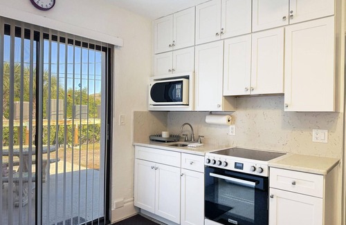 Golden Beach Apartment | Venice Villas – 1BR Villa Steps to Beach + Pool