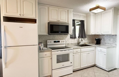 Golden Beach Apartment | Venice Villas Combo – Sleeps 5 | Poolside