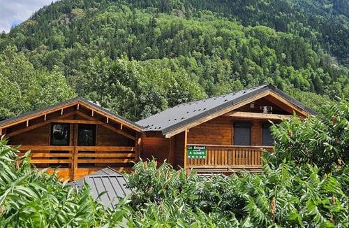 Venosc Ski Chalet | VENOSC VILLAGE Chalet "LE MELGUEIL" 3 */10 pers gondola 300m jacuzzi wifi