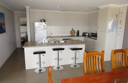 Port Vincent House | Ventnor Rise ~ Large back Deck , Room to move!