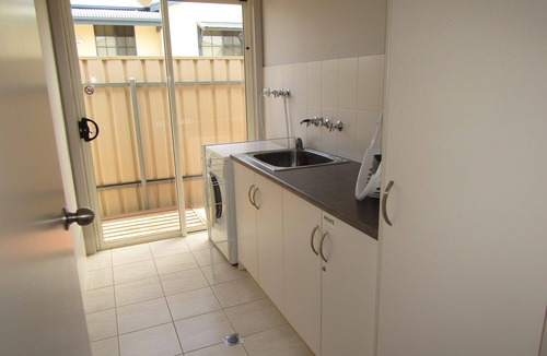 Port Vincent House | Ventnor Rise ~ Large back Deck , Room to move!