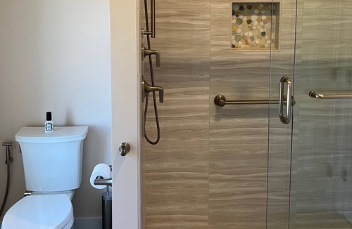 Stephens City Cottage | Ventura Cottage: breathtaking views/Outdoor Tub/4 acres/Gym/<10min to Winchester