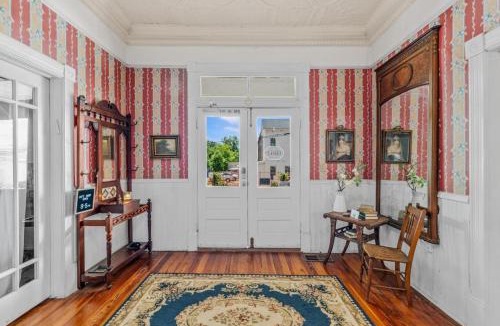 Senoia Hotel | Veranda Historic Inn