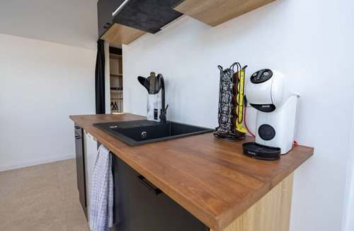 La Peyrade Apartment | Veranda Pia