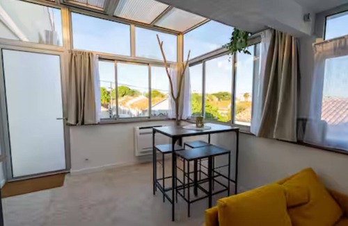 La Peyrade Apartment | Veranda Pia