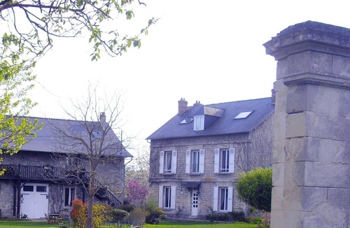 Chivres-Val House | Verdonne field.