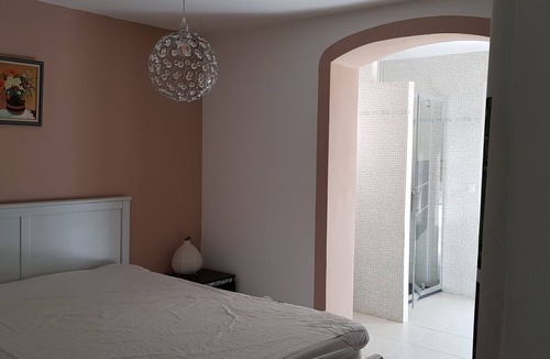 Fayence Bed & Breakfast | Vergé view suite with heated pool