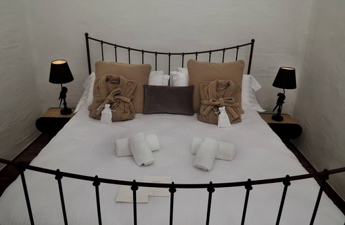 Villarzel-Cabardes Apartment | Vergennes - Aircon - 2 Bedroom - Private Terrace