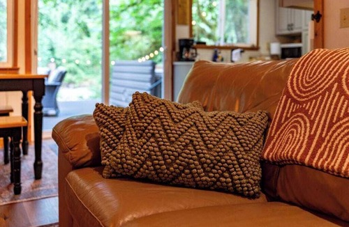 Verlot Cabin | Verlot River Cabin Hot Tub Firepit Fireplace