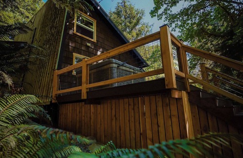 Verlot Cabin | Verlot River Cabin Hot Tub Firepit Fireplace