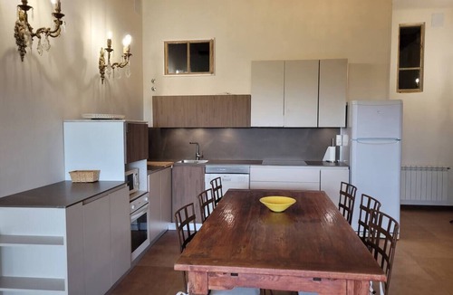 Ayllon House | Vermilion Apartment