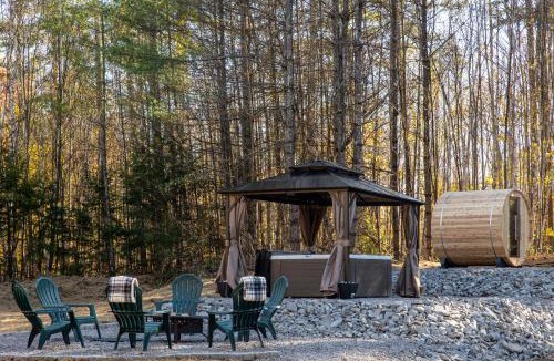 Jamaica Ski Chalet | Vermont A-Frame Hot Tub, Sauna, Fire Pit Sleeps 10 Near Stratton