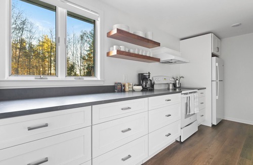 Jamaica Ski Chalet | Vermont A-Frame | Hot Tub, Sauna, Fire Pit | Sleeps 10 Near Stratton
