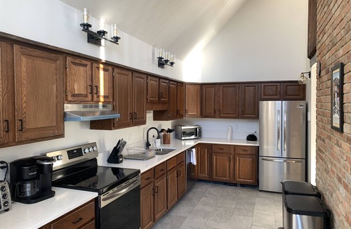Forest Farms House | Vermont Charm: A/C, Hot Tub, Epic Stratton Mountain Views