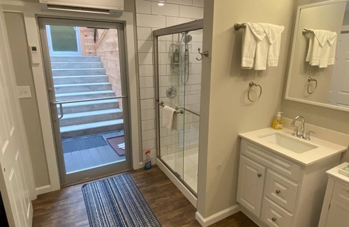 Guilford House | Vermont Mirror House