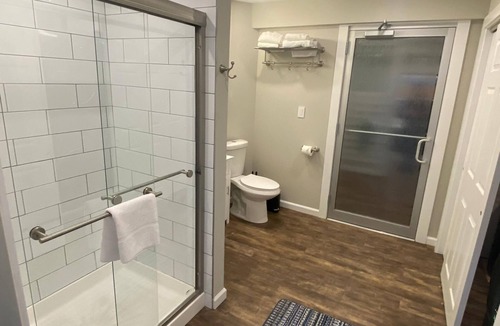 Guilford House | Vermont Mirror House