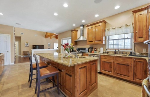 Pownal Villa | Vermont Vacation Villa—Grapevine Getaway