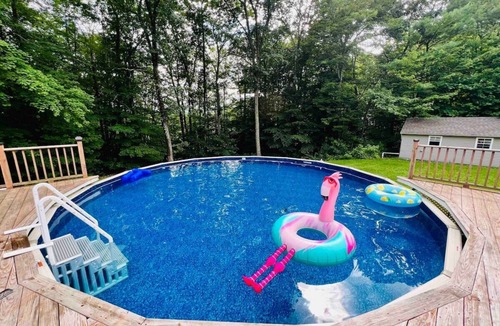 Pownal Villa | Vermont Vacation Villa—Grapevine Getaway