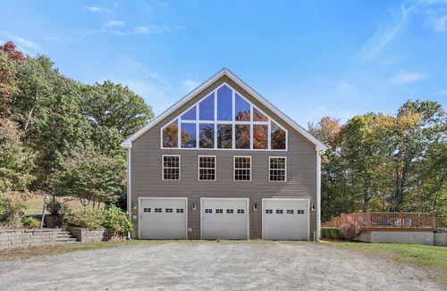 Pownal Villa | Vermont Vacation Villa—Grapevine Getaway