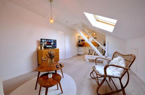 Verneuil-sur-Avre Apartment | Verneuil sur Avre - Romantic room