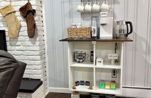 Vernon Valley House | Vernon Cozy 2BD Pet-Friendly Mountain Creek