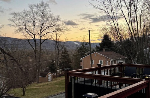 Vernon Valley House | Vernon Cozy 2BD Pet-Friendly Mountain Creek