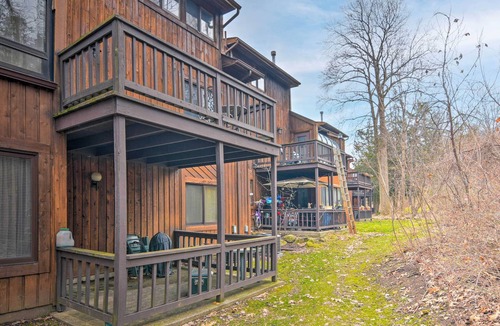Vernon House | Vernon Township Home w/Deck on Golf Course