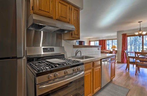 Vernon Condo | Vernon Township Condo Near Golfing + Skiing!