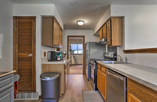 Vernon Condo | Vernon Township Condo Near Golfing + Skiing!