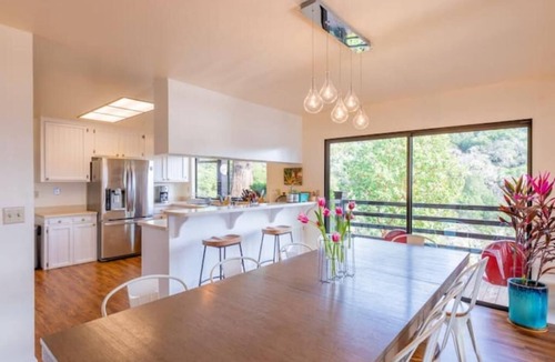 Ukiah House | Verona: Awesome Views, Pool, Vineyard, Hot Tub!