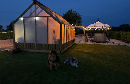 Terre-et-Marais Other | Verrière insolite avec jacuzzi et sauna