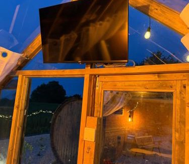 Terre-et-Marais Other | Verrière insolite avec jacuzzi et sauna