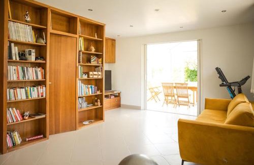 17th Arrondissement Batignolles-Monceau Villa | Versailles countryside Villa Golf