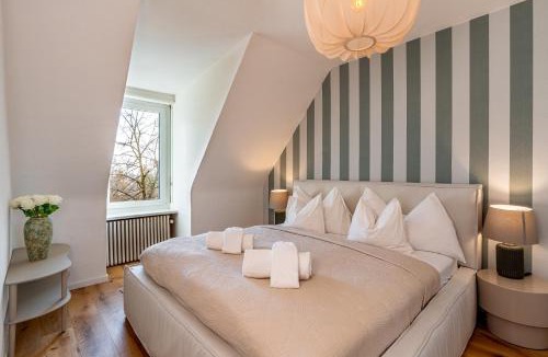 District 6 Apartment | Vertical Suite Modern 3 Bedroom Apartment near Central Station