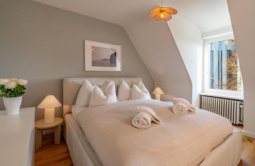 District 6 Apartment | Vertical Suite Modern 3 Bedroom Apartment near Central Station