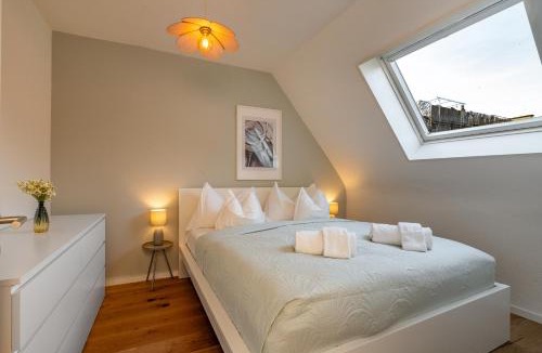 District 6 Apartment | Vertical Suite Modern 3 Bedroom Apartment near Central Station