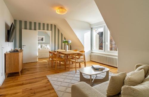 District 6 Apartment | Vertical Suite Modern 3 Bedroom Apartment near Central Station