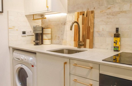 Cambridge Apartment | Very best location - Large Luxury Studio by river