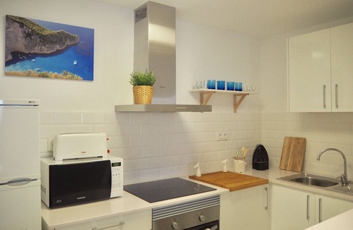 Old Town Apartment | Very bright apartment 1 min walk from the beach of Tossa recently refurbished