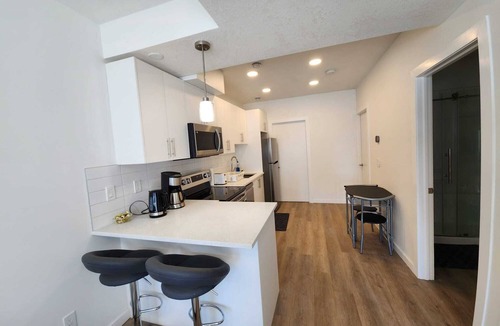 Cochrane House | Very bright walkout basement Close to Mountains