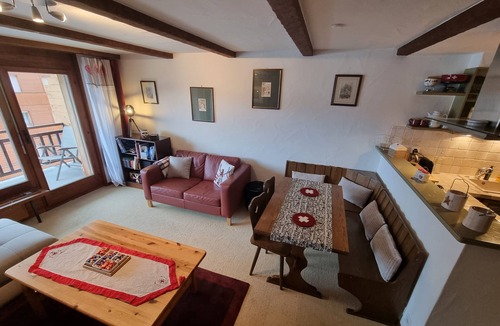 Verbier Condo | Very central 2 bedroom flat with kitchen, semi-private pool/gym/sauna, views
