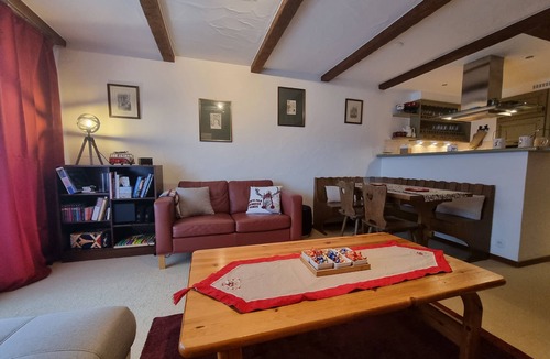 Verbier Condo | Very central 2 bedroom flat with kitchen, semi-private pool/gym/sauna, views
