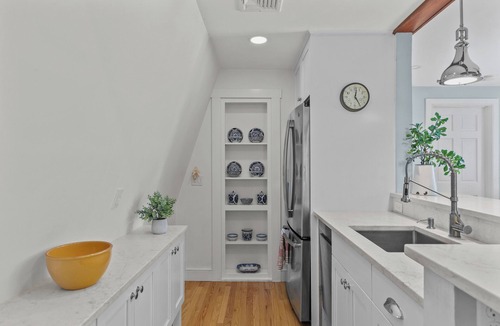 Fifth Ward Apartment | Very Charming 1-bedroom apartment near downtown and beaches