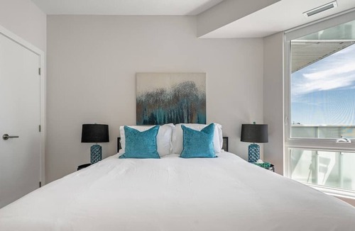 Southwest Calgary Apartment | Very Clean 2 BED {Min To Chinook Mall} U/G Parking