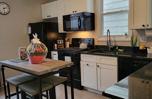 Jersey City House | Very Clean and Comfortable 3 Bedroom - Near Everything.